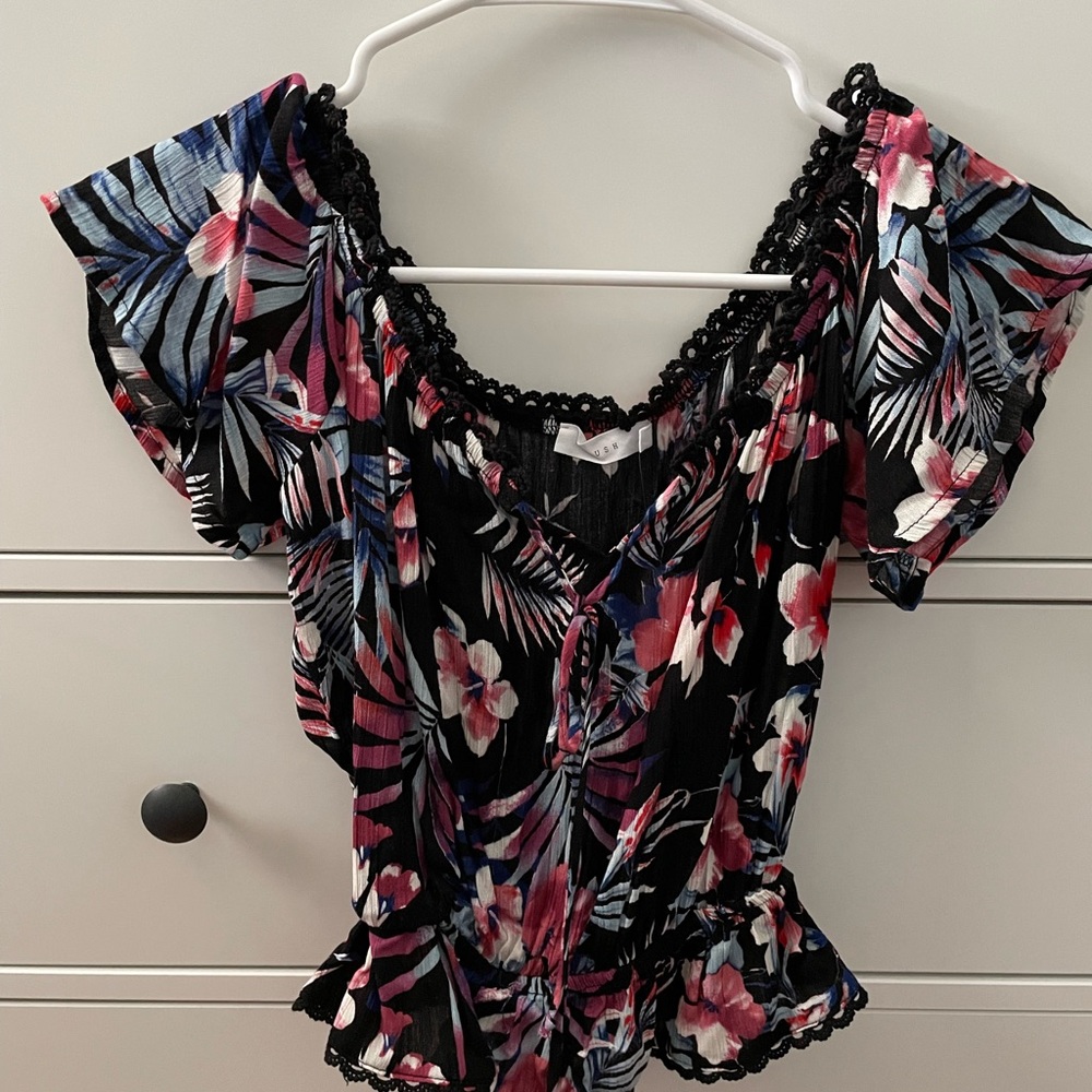 Cute crop top blouse